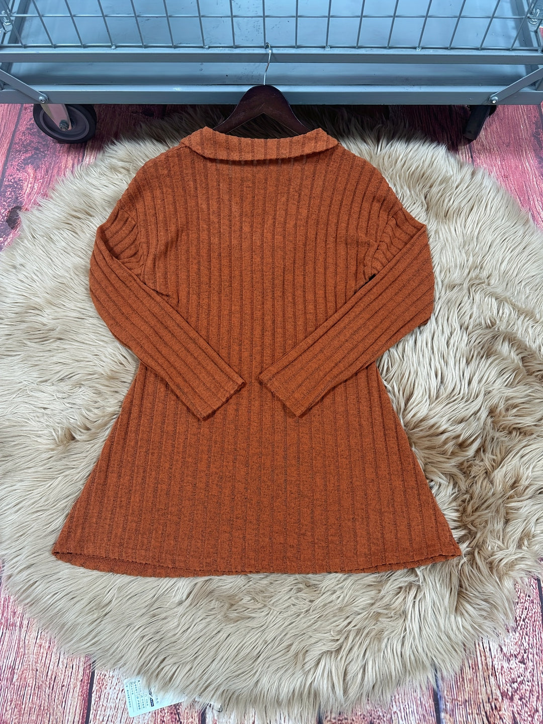 Novira - Lapel V-Neck Rib Knit T-Shirt