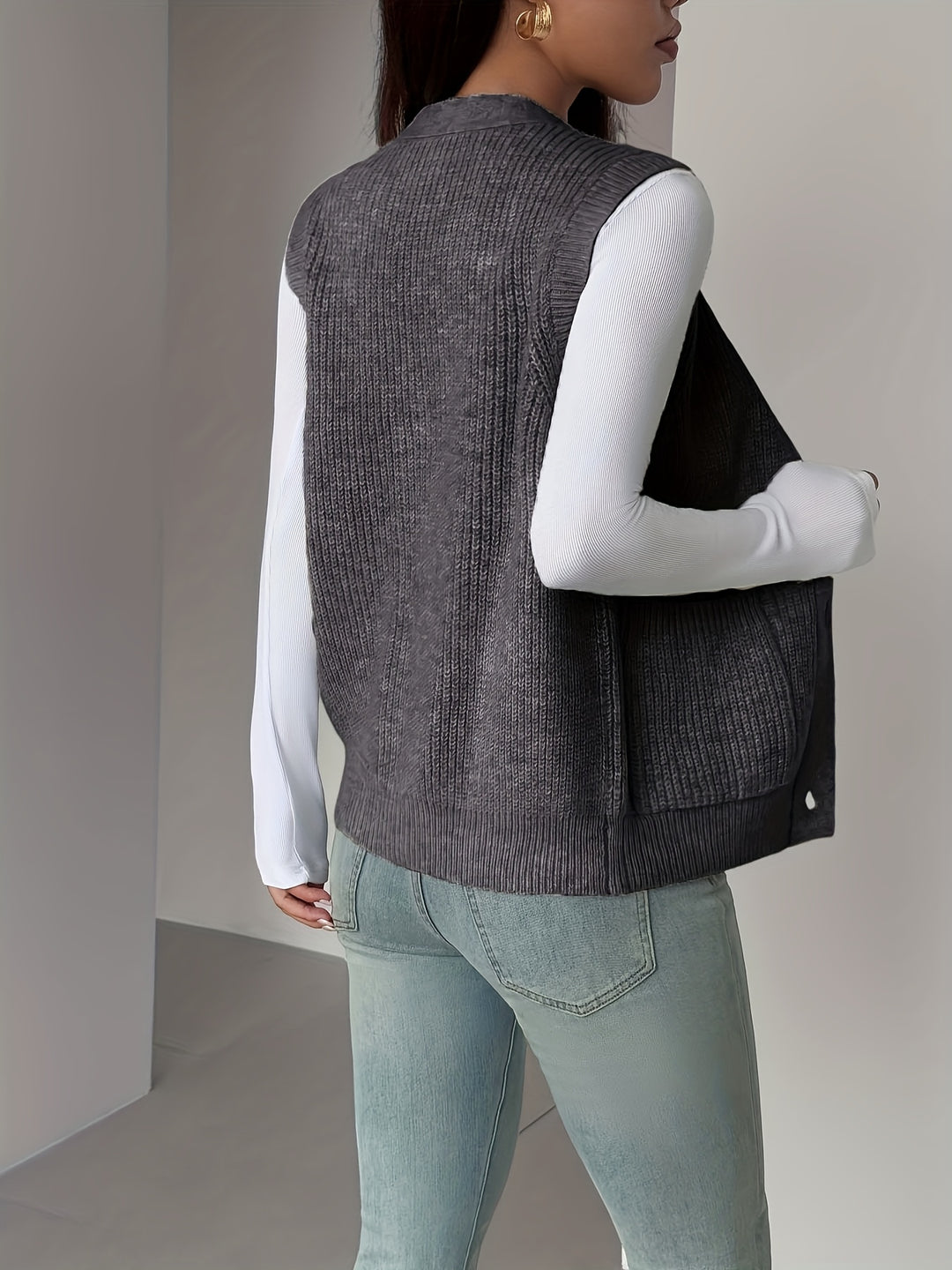 Vesara - V-Neck Knit Vest