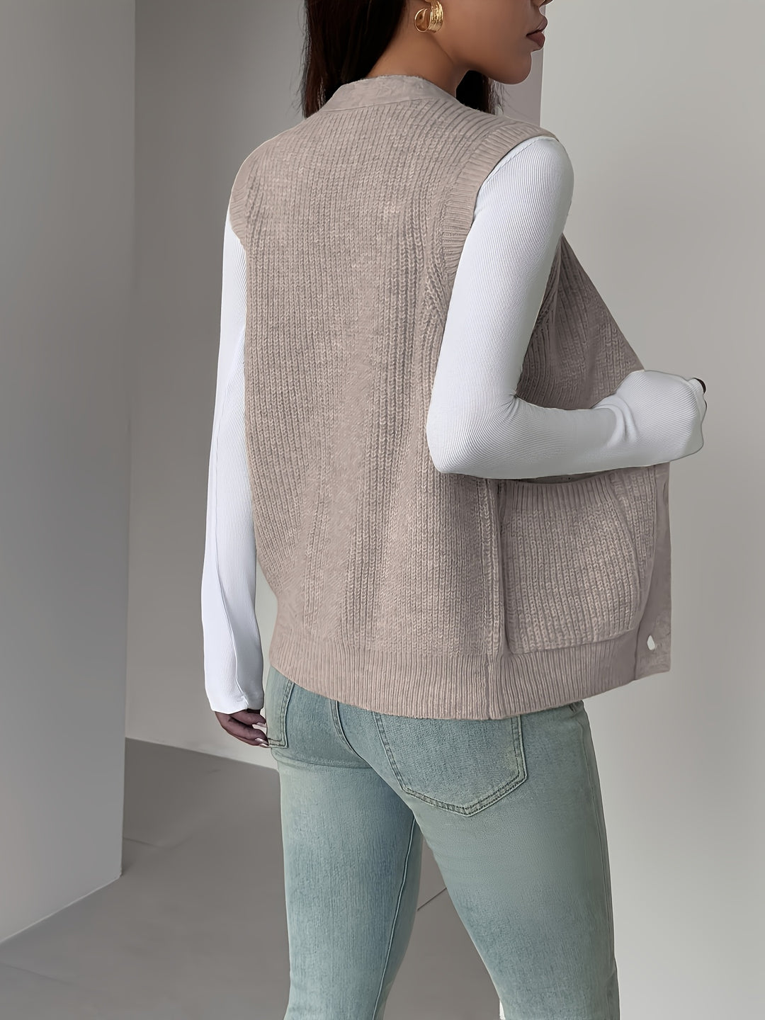 Vesara - V-Neck Knit Vest