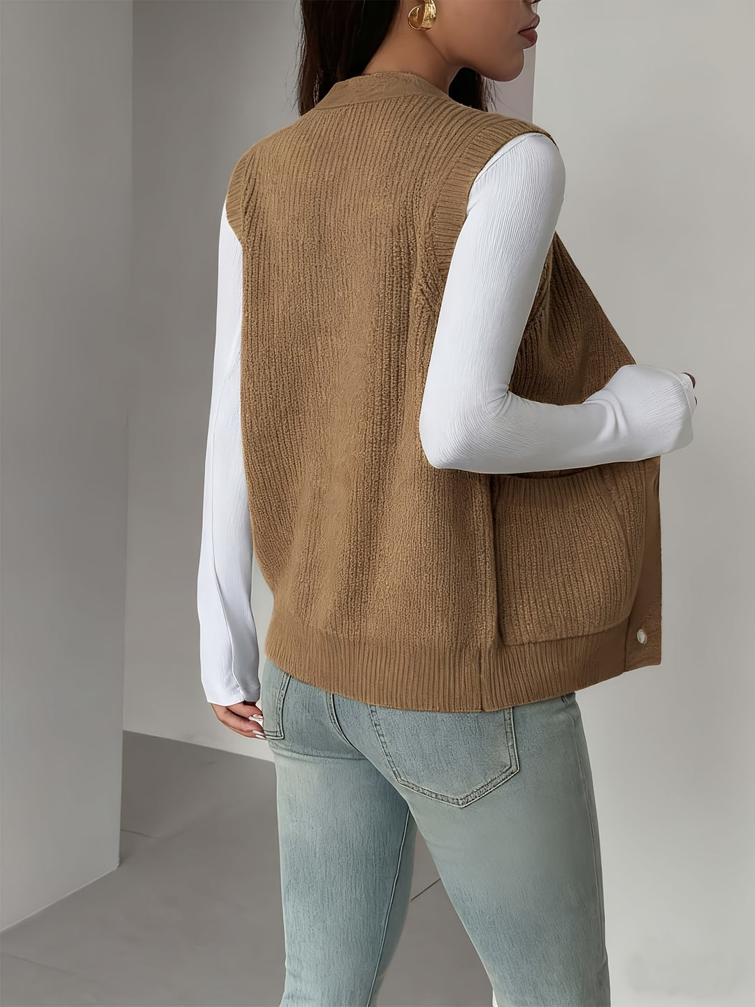 Vesara - V-Neck Knit Vest