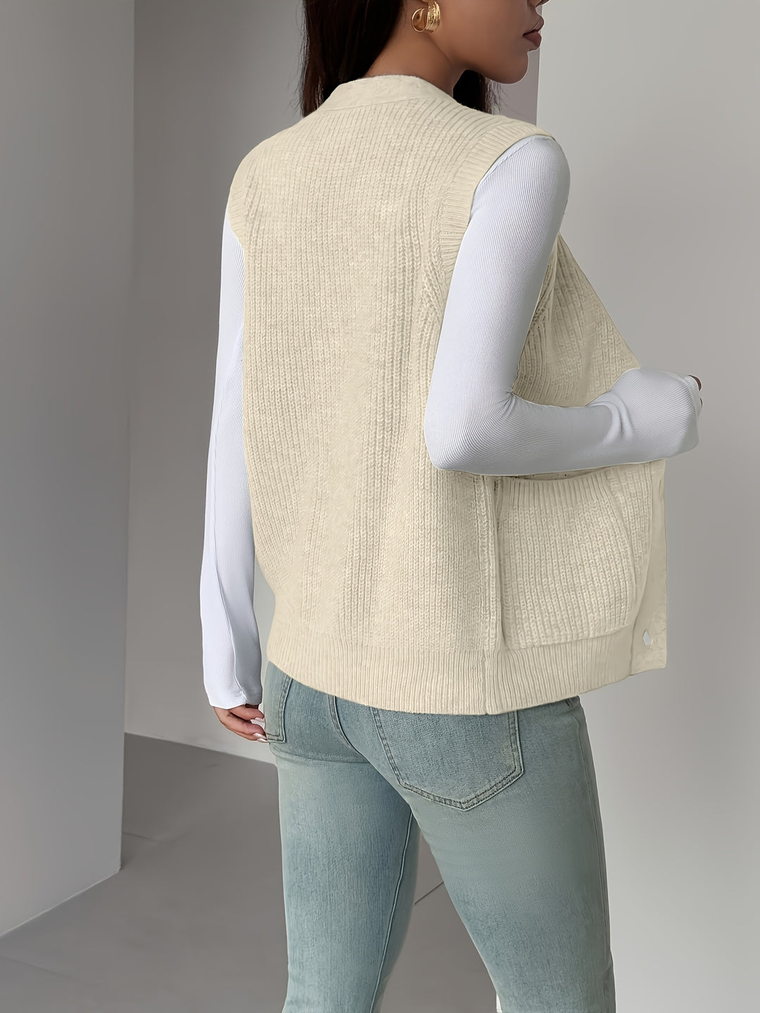 Vesara - V-Neck Knit Vest