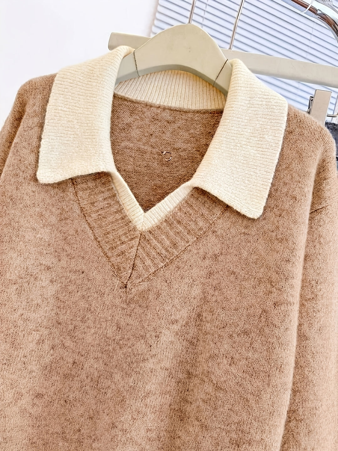 Cirelle - Double-Layered Contrast Collar Knit Pullover Sweater