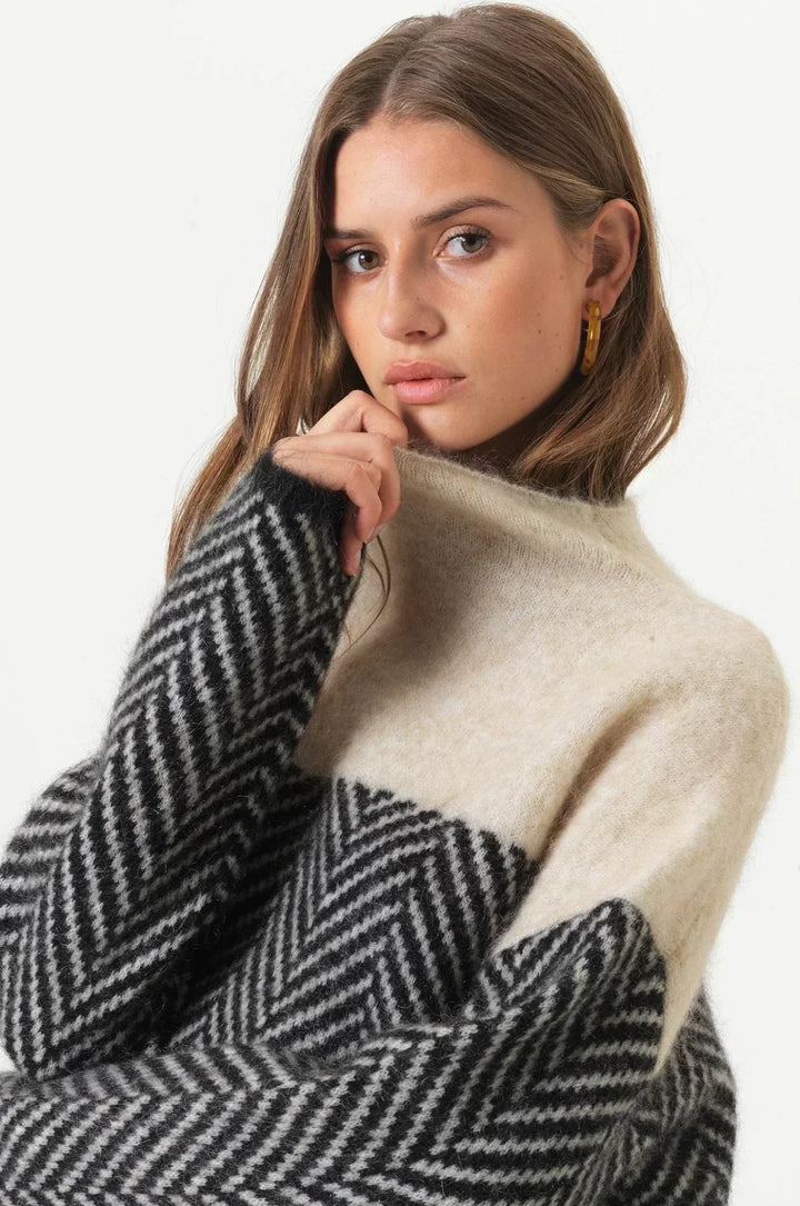 Lyrisa - Herringbone Knit Pullover