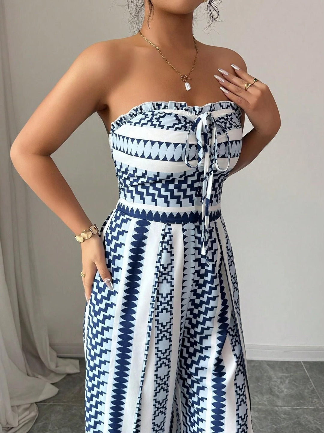 Verali - American Neckline Mixed-Fabric Jumpsuit